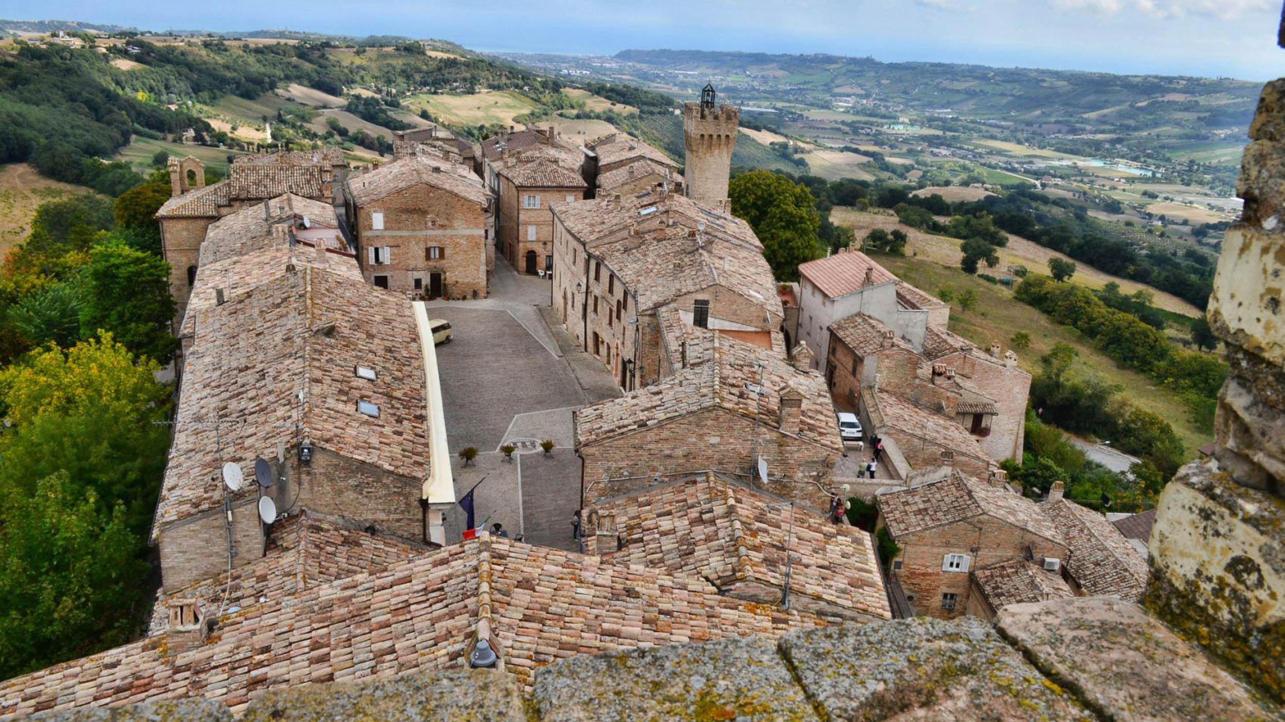 https://www.vagabondiinitalia.it/moresco-marche-bellissimo-paese/